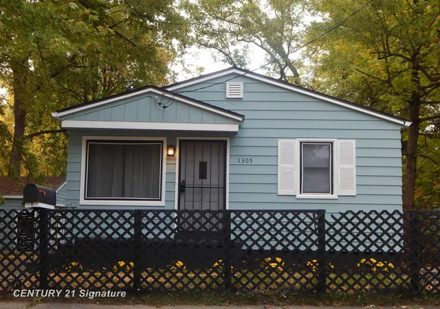 Single family home for sale at 1305 Markham St, Flint, MI 48507 | MLS# 5050224170