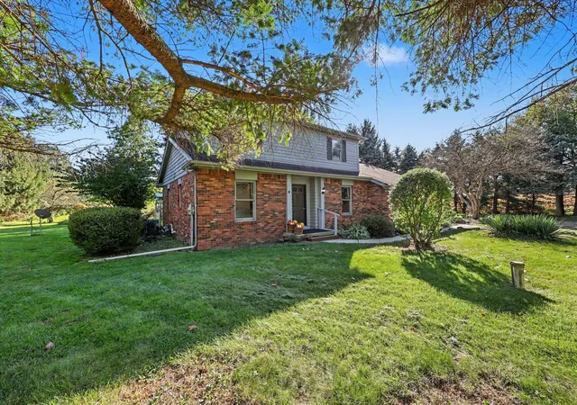 Photo 3 of Single family home for sale at 5715 W Erie Rd, Ottawa Lake, MI 49267 | MLS# 81026053515 | Listing updated on 2026-10-16