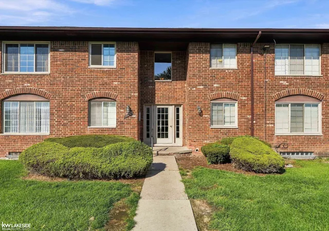 Photo 2 of Condo for sale at 19603 W 12 Mile Rd, Southfield, MI 48076 | MLS# 58050224173 | Listing updated on 2026-10-10