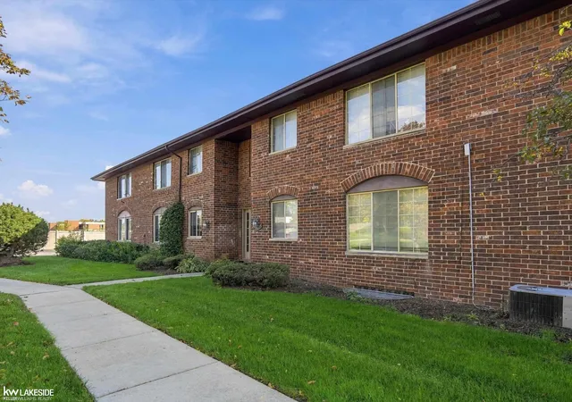Photo 3 of Condo for sale at 19603 W 12 Mile Rd, Southfield, MI 48076 | MLS# 58050224173 | Listing updated on 2026-10-10