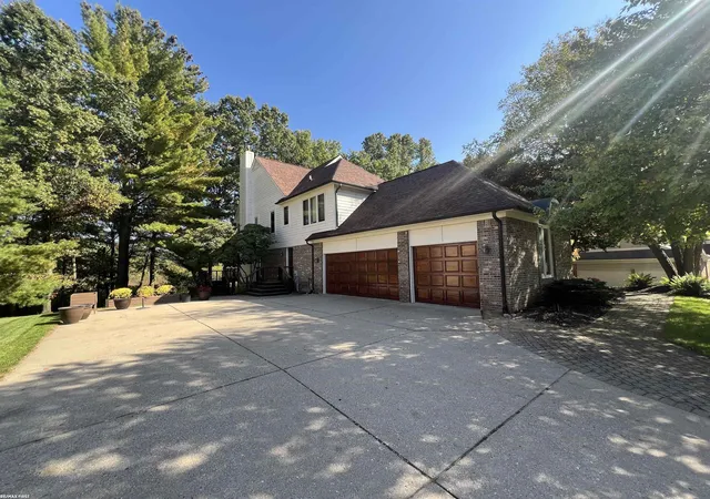 Photo 2 of Single family home for sale at 258 Indian Trl, Lake Orion, MI 48362 | MLS# 58050224174 | Listing updated on 2026-10-20