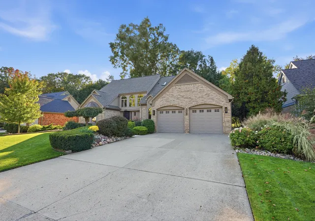 Photo 3 of Single family home for sale at 20027 Wayne Rd, Livonia, MI 48152 | MLS# 81026053518 | Listing updated on 2026-10-12