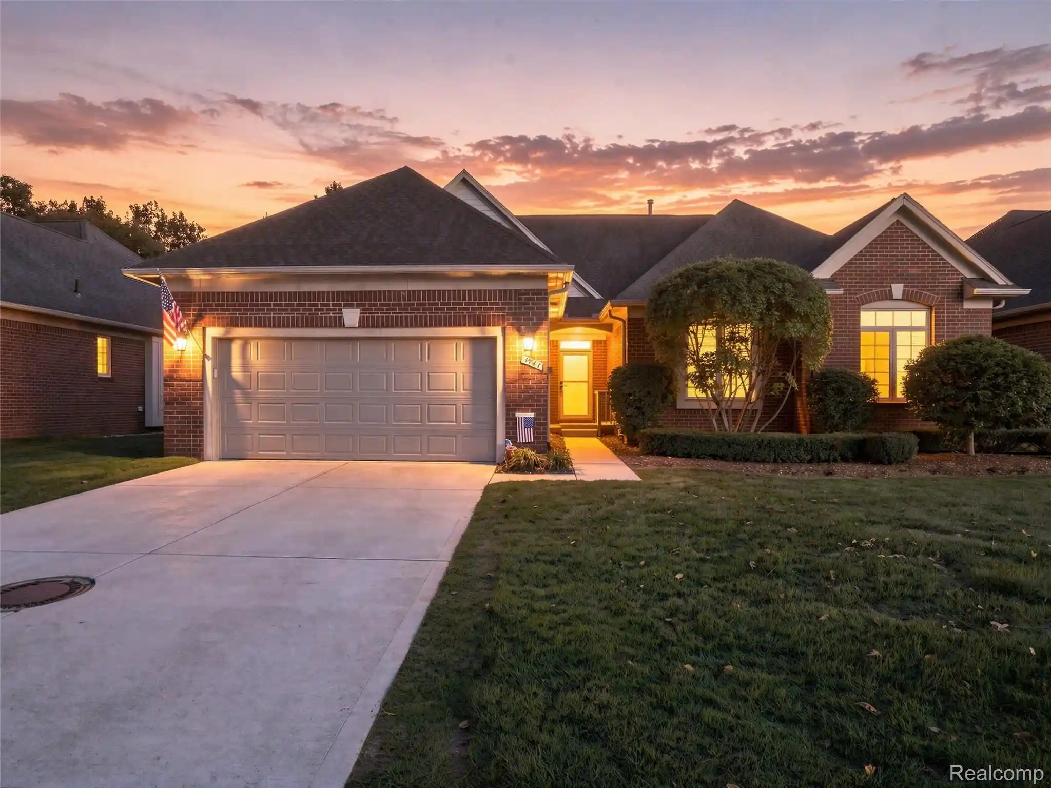 Listing Photo 1 - Condo for sale in 1942 Glenwood Dr located at 1942 Glenwood Dr, Sterling Heights, MI 48310 - Unit 1942 Glenwood Dr