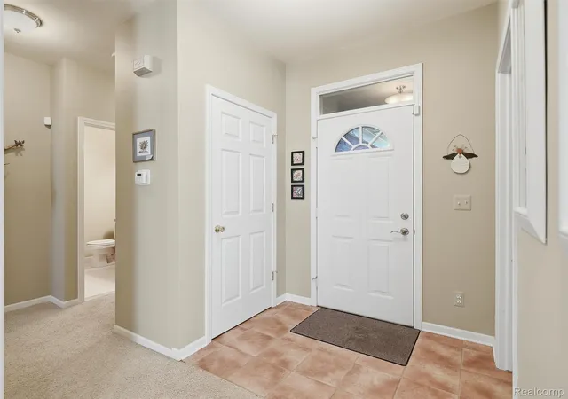 Listing Photo 4 - Condo for sale in building located at 1942 Glenwood Dr, Sterling Heights, MI 48310