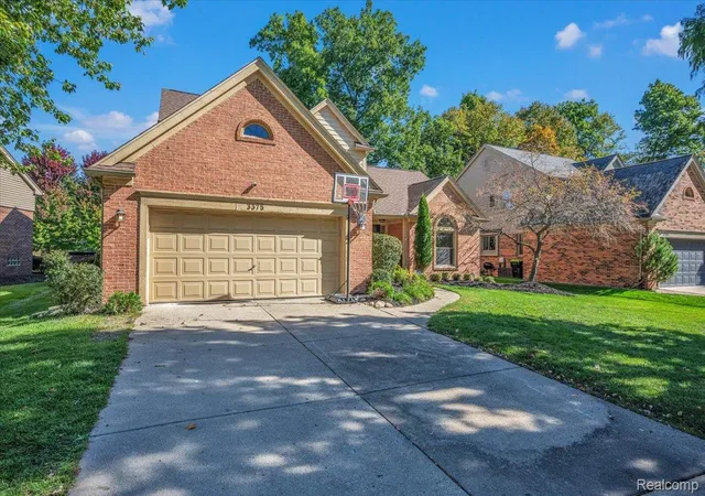 Photo 3 of Single family home for sale at 3375 Vardon Dr, Rochester Hills, MI 48307 | MLS# 20261081478 | Listing updated on 2026-10-13