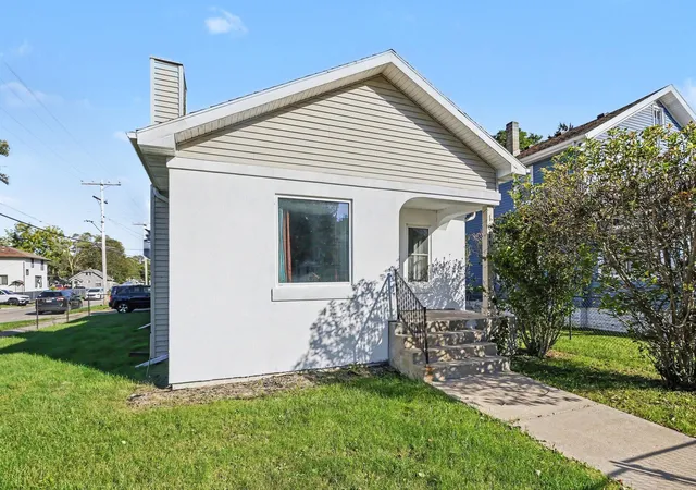 Photo 3 of Single family home for sale at 1011 Pearl St, Benton Harbor, MI 49022 | MLS# 69026053519 | Listing updated on 2026-10-15