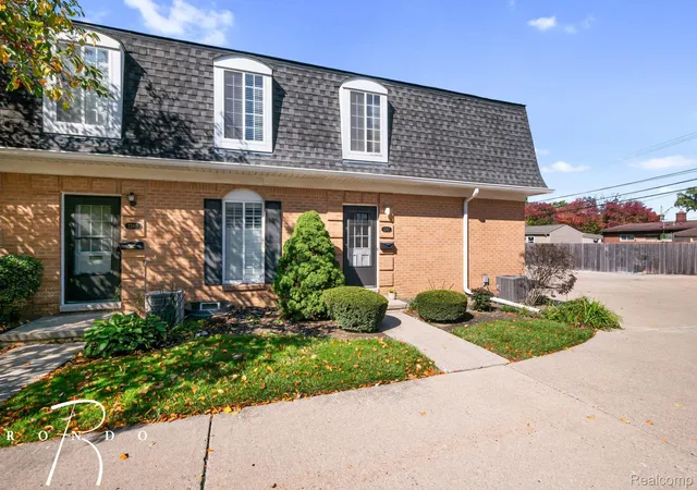 Photo 2 of Condo for sale at 22817 Overlake St, Saint Clair Shores, MI 48080 | MLS# 20261081480 | Listing updated on 2026-10-09