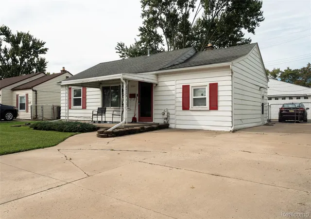 Photo 3 of Single family home for sale at 27321 Academy St, Roseville, MI 48066 | MLS# 20261081484 | Listing updated on 2026-10-09