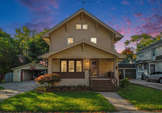 Photo 2 of Single family home for sale at 208 Walnut St, Alma, MI 48801 | MLS# 65026053539 | Listing updated on 2026-10-26