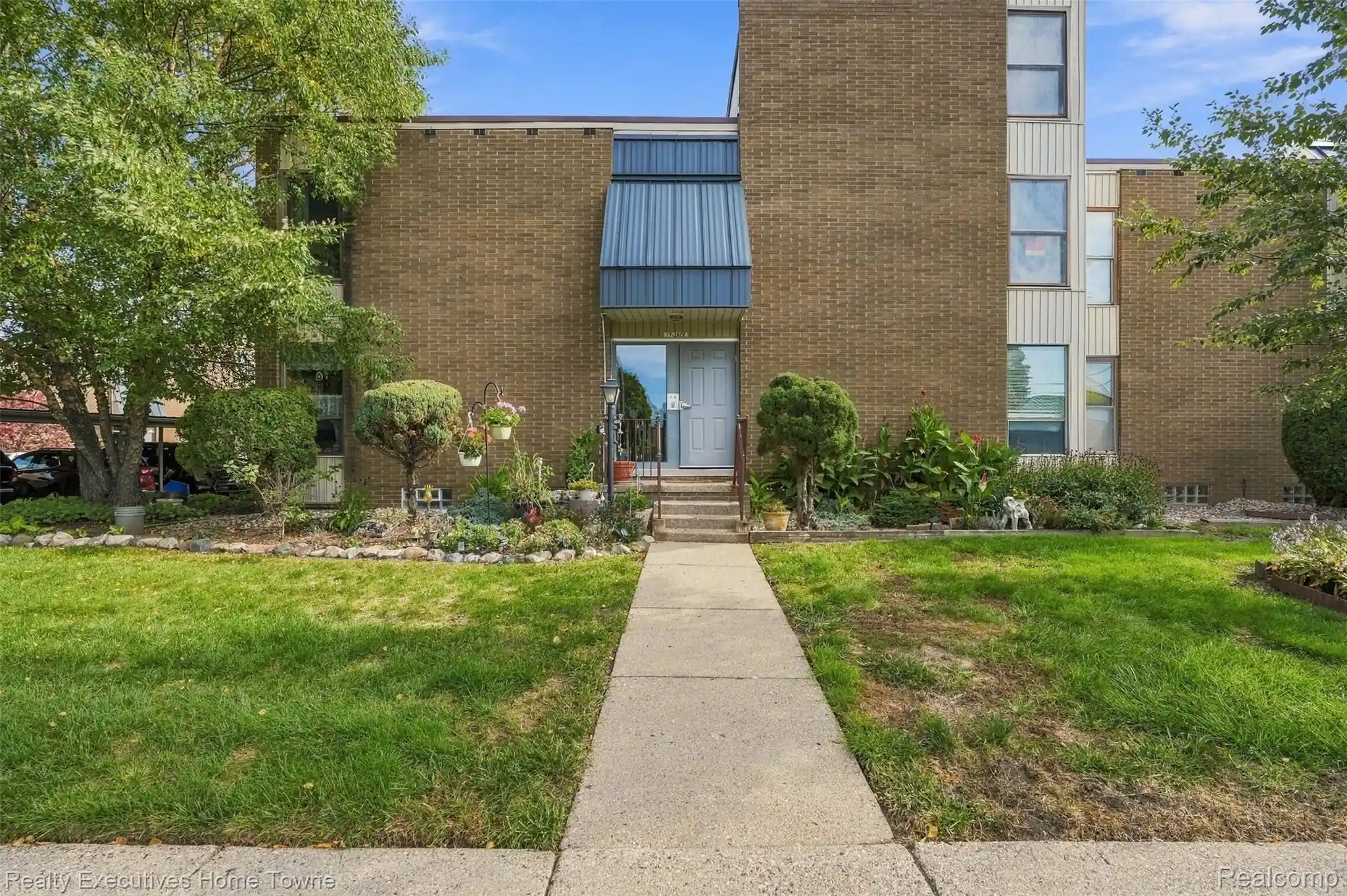 Listing Photo 1 - Condo for sale in 27 Dickinson St located at 27 Dickinson St, Mount Clemens, MI 48043 - Unit 27 Dickinson St