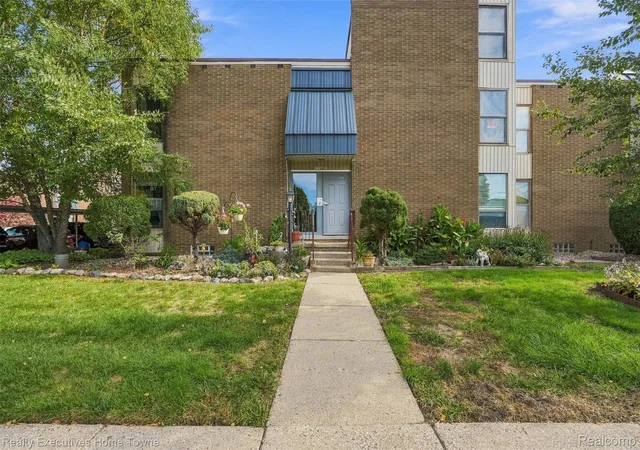 Photo 1 of Sale Pending at 27 Dickinson St #A, Mount Clemens, MI 48043 | MLS# 20261081501 | Listing updated on 2026-10-16