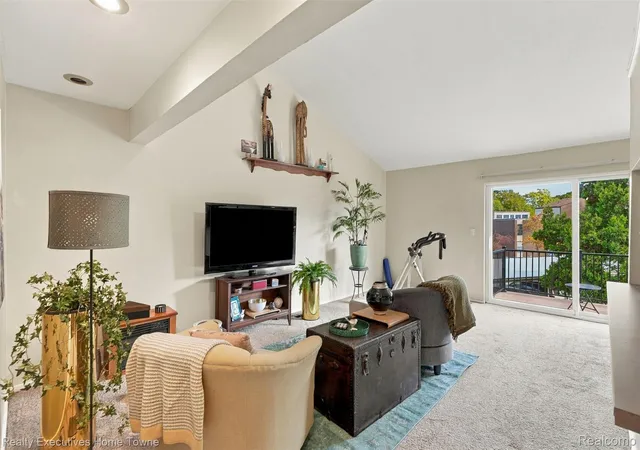 Listing Photo 2 - Condo for sale in building located at 27 Dickinson St, Mount Clemens, MI 48043 - Unit #A