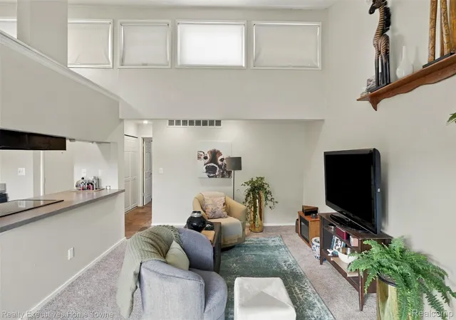Listing Photo 4 - Condo for sale in building located at 27 Dickinson St, Mount Clemens, MI 48043 - Unit #A