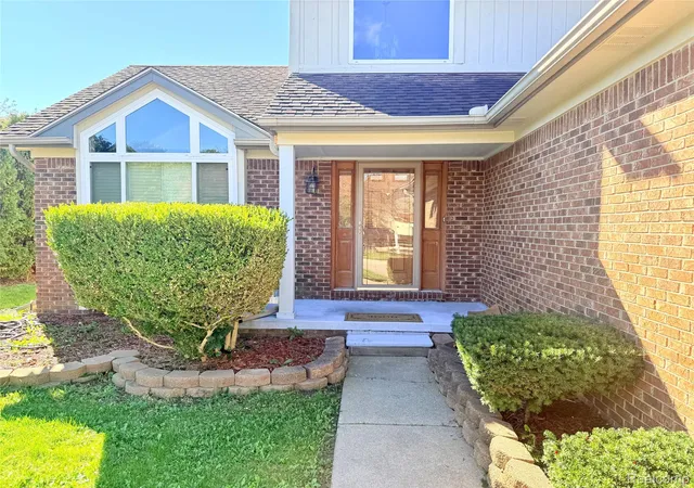 Photo 4 of Single family home for sale at 25992 Briar Towne Blvd, Chesterfield, MI 48051 | MLS# 20261081504 | Listing updated on 2026-10-08
