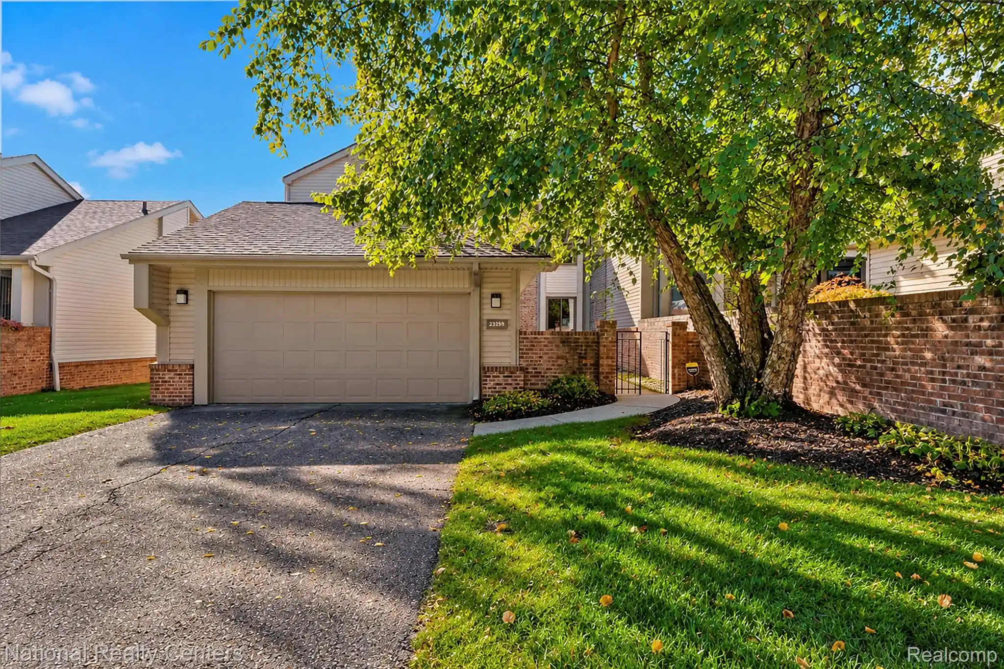 Listing Photo 1 - Condo for sale in 23289 N Chanticleer Dr located at 23289 N Chanticleer Dr, Southfield, MI 48034 - Unit 23289 N Chanticleer Dr