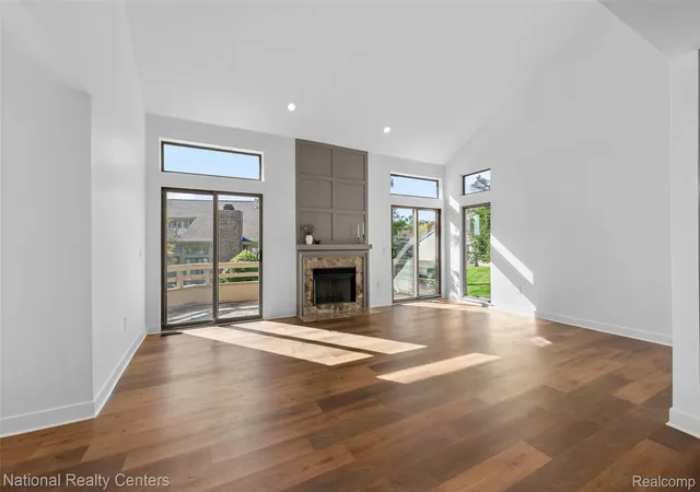 Listing Photo 4 - Condo for sale in building located at 23289 N Chanticleer Dr, Southfield, MI 48034