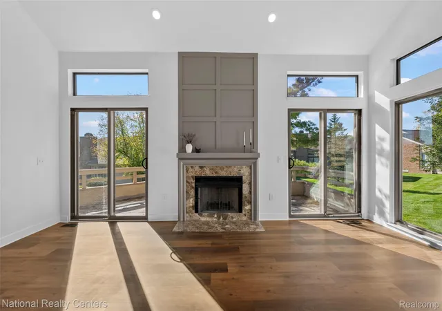 Listing Photo 5 - Condo for sale in building located at 23289 N Chanticleer Dr, Southfield, MI 48034