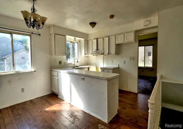 Photo 2 of Single family home for sale at 23010 Purdue Ave, Farmington Hills, MI 48336 | MLS# 20261081508 | Listing updated on 2026-10-15