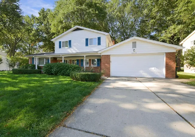 Photo 1 of Sale Pending at 30073 Wicklow Rd, Farmington Hills, MI 48334 | MLS# 81026053549 | Listing updated on 2026-10-14