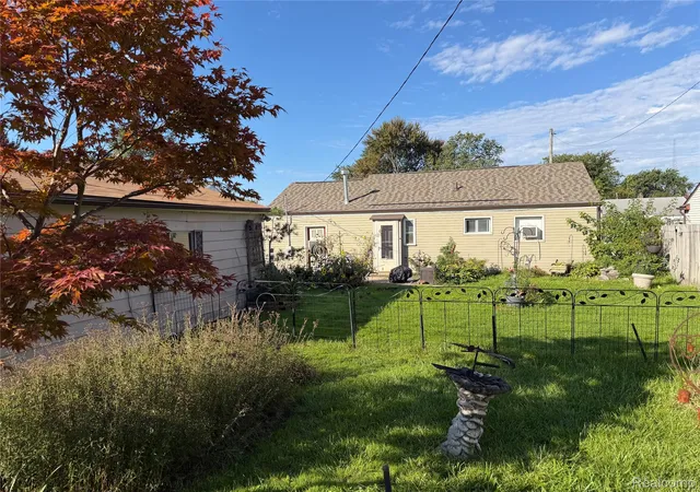Photo 2 of Single family home for sale at 26560 Lehner St, Roseville, MI 48066 | MLS# 20261081517 | Listing updated on 2026-10-08