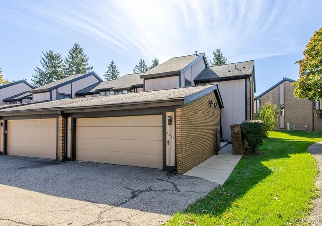 Photo 1 of Condo for sale at 5211 Potomac Run N, West Bloomfield, MI 48322 | MLS# 20261081523 | Listing updated on 2026-10-11