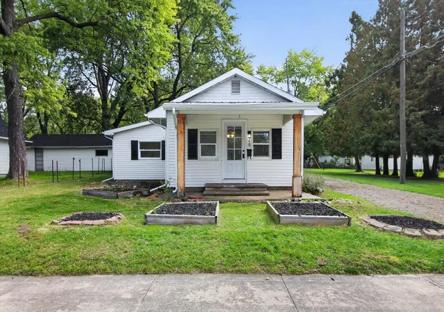 Photo 3 of Single family home for sale at 716 Pennsylvania Ave, Alma, MI 48801 | MLS# 79080074323 | Listing updated on 2026-10-20