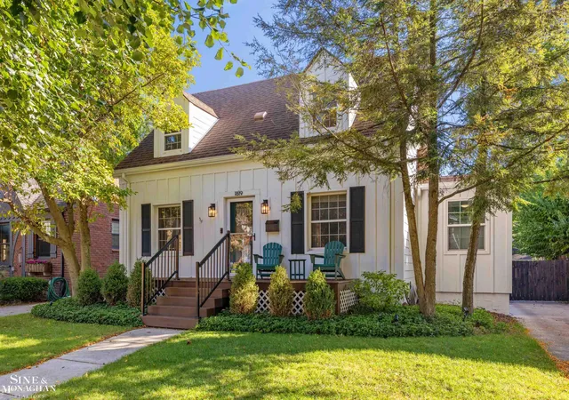 Photo 1 of Single family home for sale at 1819 Roseland Ave, Royal Oak, MI 48073 | MLS# 58050224193 | Listing updated on 2026-10-10