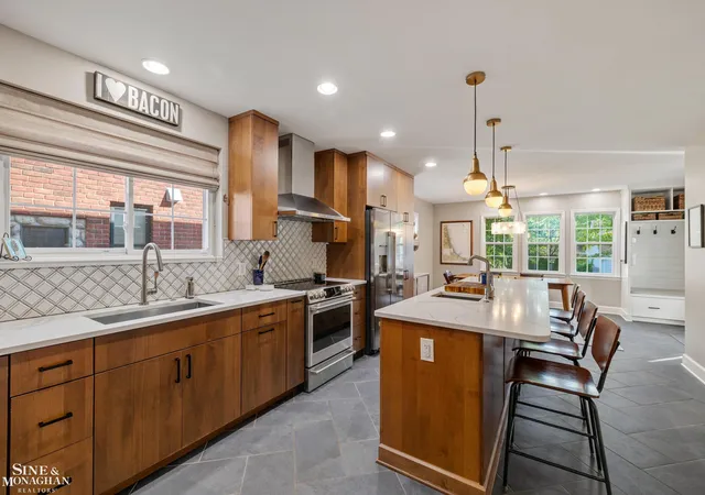 Photo 3 of Single family home for sale at 1819 Roseland Ave, Royal Oak, MI 48073 | MLS# 58050224193 | Listing updated on 2026-10-10