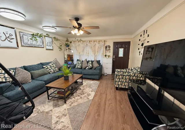 Photo 3 of Single family home for sale at 24686 Mcdonald St, Dearborn Heights, MI 48125 | MLS# 20261081532 | Listing updated on 2026-10-09