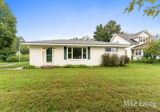 Photo 2 of Single family home for sale at 360 W 32nd Street, Holland, MI 49423 | MLS# 71026053566 | Listing updated on 2026-10-21