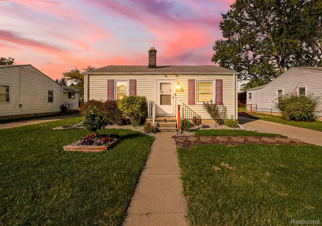 Photo 1 of Single family home for sale at 25255 Ford St, Roseville, MI 48066 | MLS# 20261081535 | Listing updated on 2026-10-13