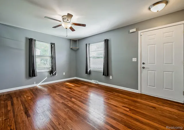 Photo 2 of Single family home for sale at 25255 Ford St, Roseville, MI 48066 | MLS# 20261081535 | Listing updated on 2026-10-13