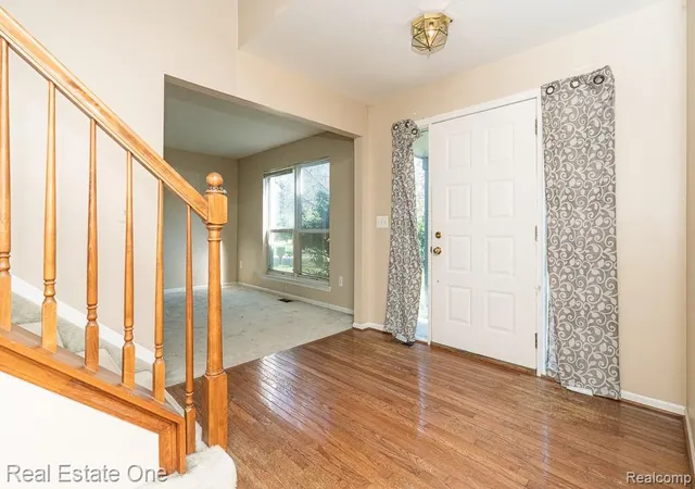 Photo 2 of Single family home for sale at 7583 Greenway Ln, West Bloomfield, MI 48324 | MLS# 20261081537 | Listing updated on 2026-10-21