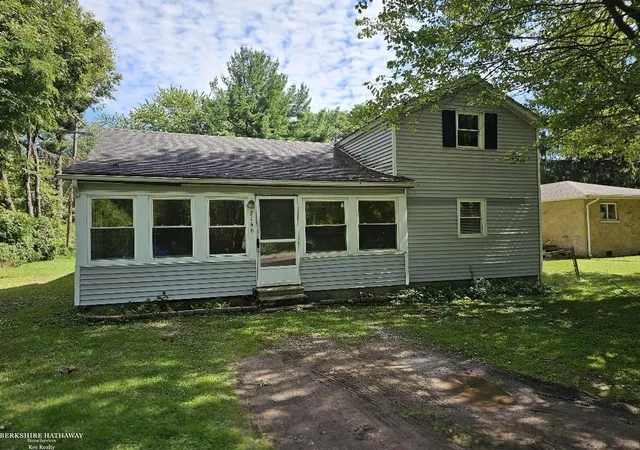 Photo 1 of Single family home for sale at 2146 Lee St, Algonac, MI 48001 | MLS# 58050224199 | Listing updated on 2026-10-08