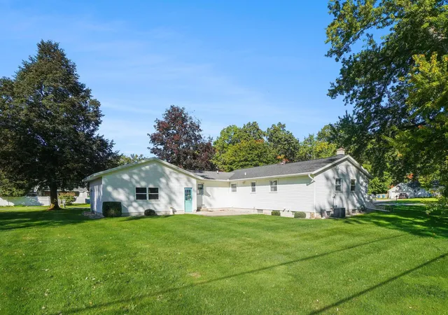 Photo 3 of Single family home for sale at 16370 Pinewood Ave, Spring Lake, MI 49456 | MLS# 71026053574 | Listing updated on 2026-10-08