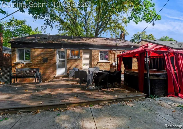 Photo 2 of Single family home for sale at 21671 Whitmore St, Oak Park, MI 48237 | MLS# 20261081544 | Listing updated on 2026-10-15