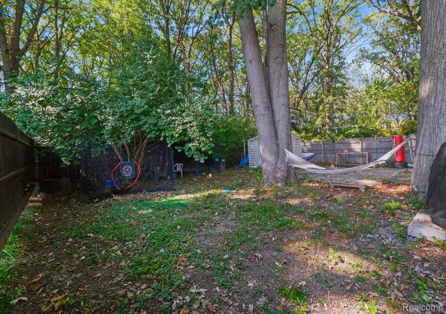 Photo 3 of Single family home for sale at 21671 Whitmore St, Oak Park, MI 48237 | MLS# 20261081544 | Listing updated on 2026-10-15
