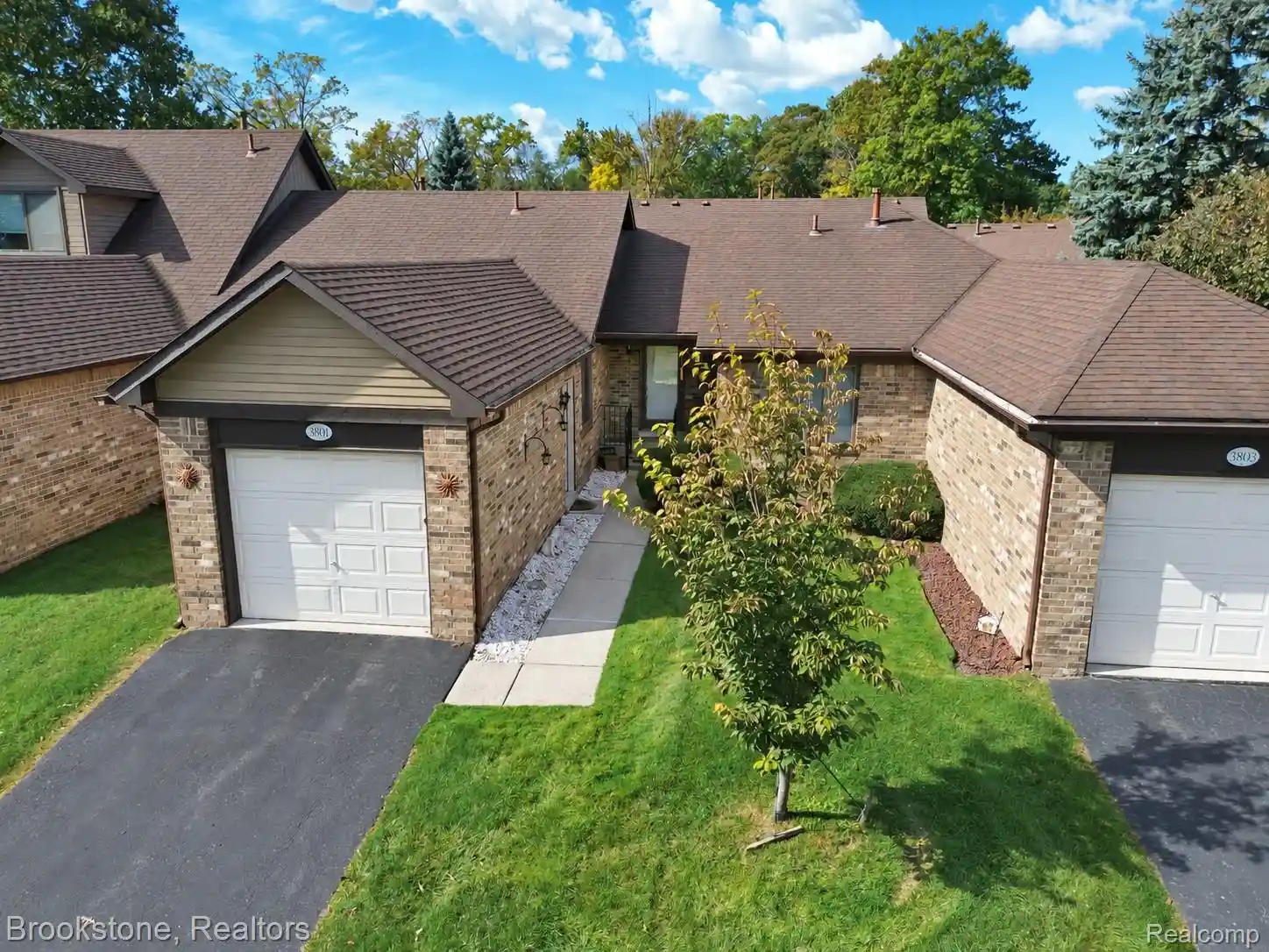 Listing Photo 2 - Condo for sale in 3801 Heritage Pkwy located at 3801 Heritage Pkwy, Dearborn, MI 48124 - Unit 3801 Heritage Pkwy