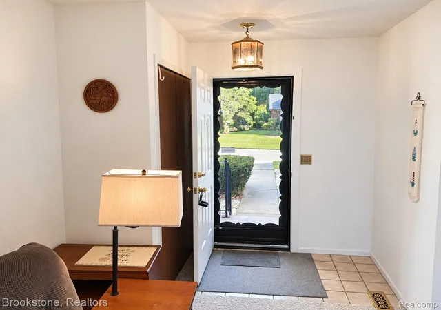 Listing Photo 5 - Condo for sale in building located at 3801 Heritage Pkwy, Dearborn, MI 48124