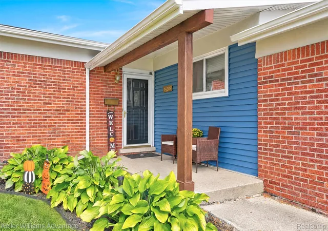 Photo 4 of Single family home for sale at 14208 Denne St, Livonia, MI 48154 | MLS# 20261081547 | Listing updated on 2026-10-15