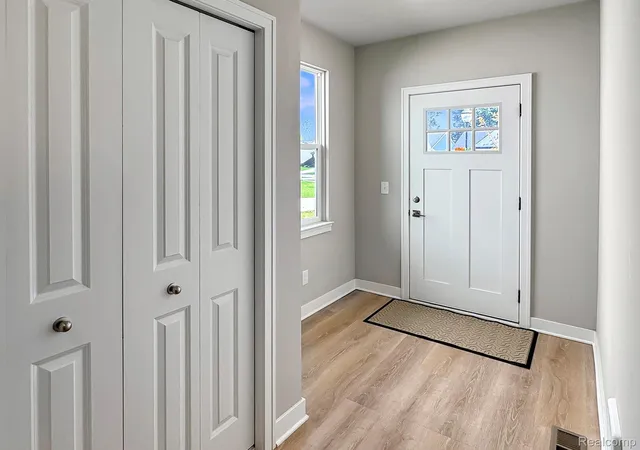 Photo 3 of Single family home for sale at 920 Machnik Dr, Chelsea, MI 48118 | MLS# 20261081550 | Listing updated on 2026-10-12