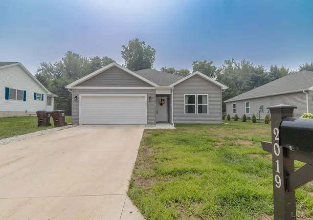 Photo 2 of Single family home for sale at 2019 Green Acres Dr, Adrian, MI 49221 | MLS# 56050224208 | Listing updated on 2026-10-08