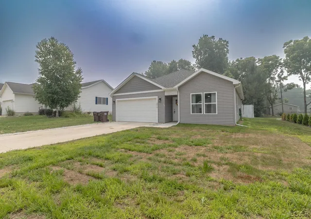 Photo 3 of Single family home for sale at 2019 Green Acres Dr, Adrian, MI 49221 | MLS# 56050224208 | Listing updated on 2026-10-08
