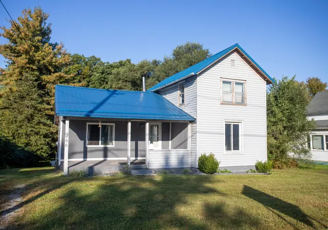 Photo 1 of Single family home for sale at 466 N Center St, Hartford, MI 49057 | MLS# 69026053586 | Listing updated on 2026-10-21