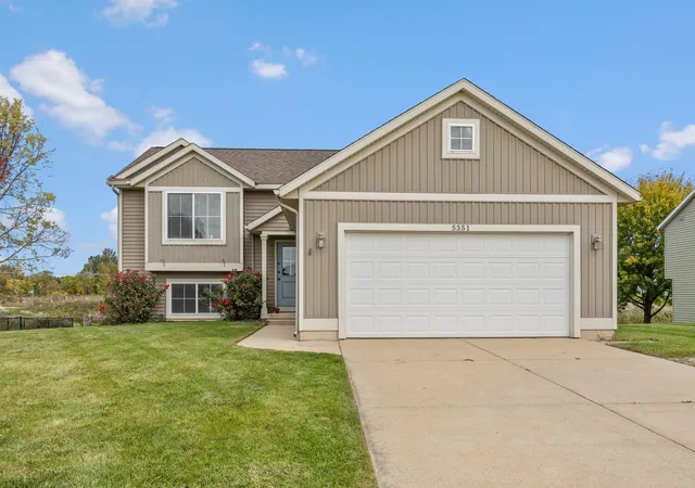 Photo 2 of Single family home for sale at 5351 Windfield Dr, Allendale, MI 49401 | MLS# 65026053588 | Listing updated on 2026-10-16