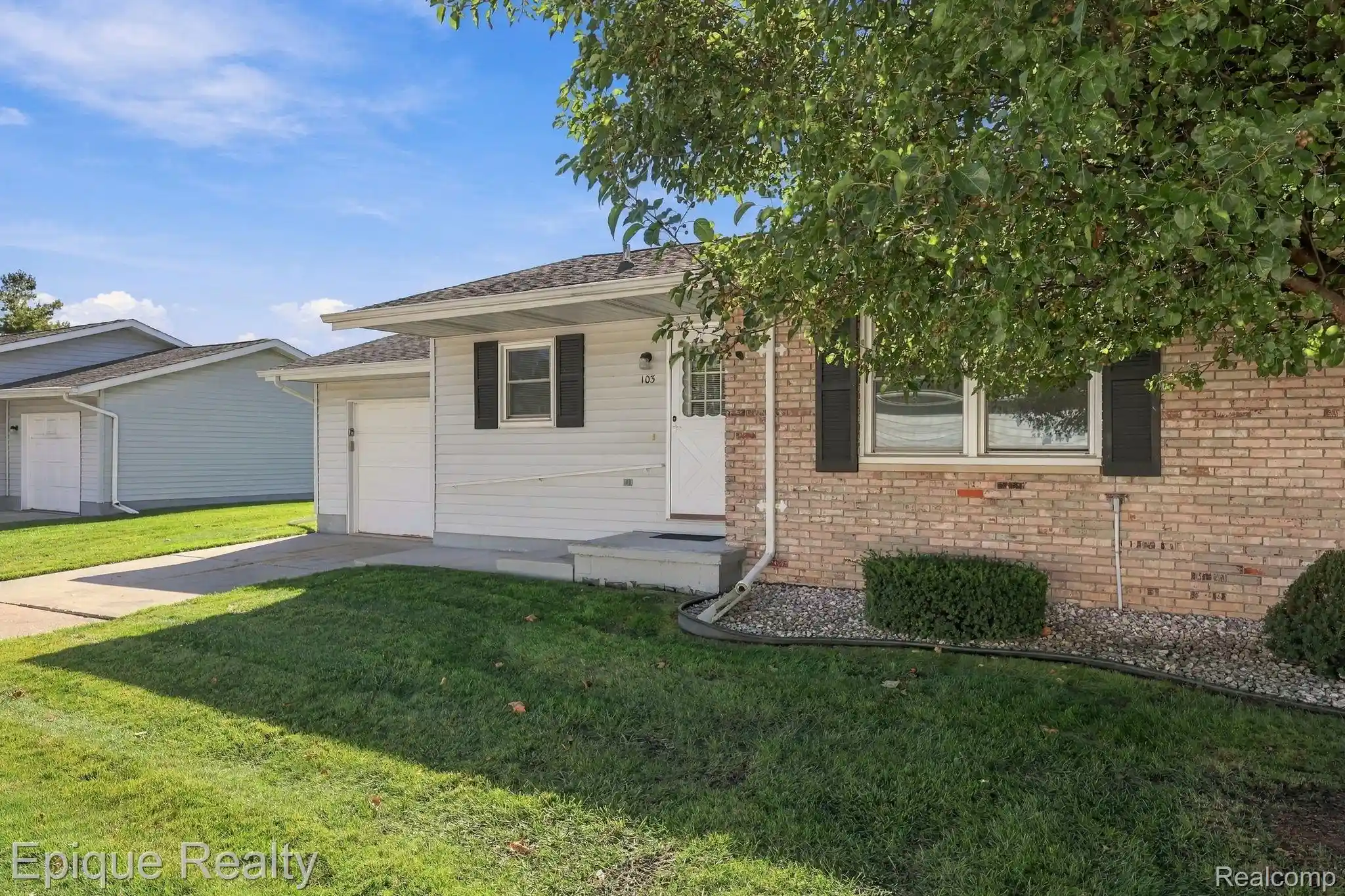 Listing Photo 2 - Condo for sale in 103 Joan Ct located at 103 Joan Ct, Marysville, MI 48040 - Unit 103 Joan Ct
