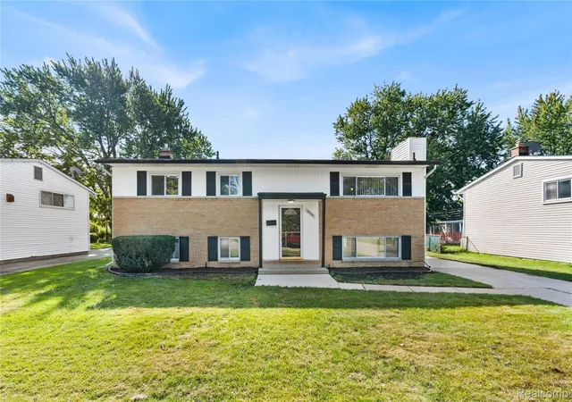 Photo 1 of Sale Pending at 2244 Serra Dr, Sterling Heights, MI 48310 | MLS# 20261081562 | Listing updated on 2026-10-20