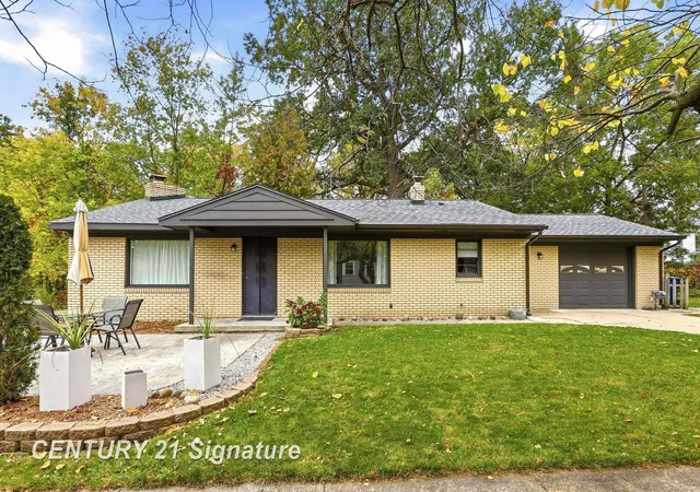 Photo 1 of Single family home for sale at 106 E Chestnut Ave, Bay City, MI 48706 | MLS# 61050224218 | Listing updated on 2026-10-08