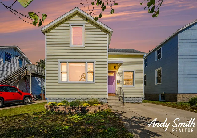 Photo 1 of Single family home for sale at 313 Elliott Ave, Grand Haven, MI 49417 | MLS# 65026053602 | Listing updated on 2026-10-09