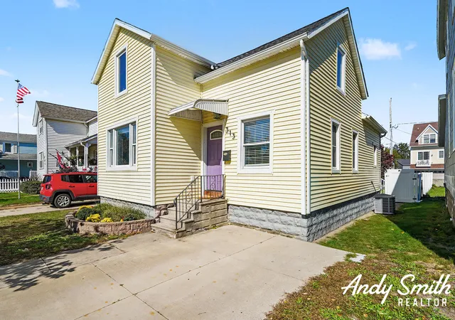 Photo 2 of Single family home for sale at 313 Elliott Ave, Grand Haven, MI 49417 | MLS# 65026053602 | Listing updated on 2026-10-09